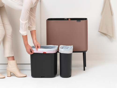 234064 Nadčasový koš BO TOUCH BIN 11+23 L SATIN TAUPE Brabantia Saténově hnědý koš na tříděný odpad  (1)